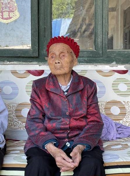 “最牛00后”：成都122岁长寿老人朱郑氏去世 家人100多名