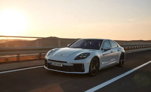 2.9T双涡轮+电机！保时捷全新Panamera E-Hybrid官图发布