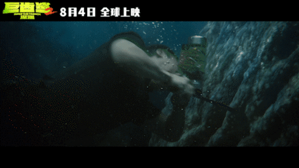 吴京+杰森斯坦森主演！《巨齿鲨2》内地定档：8月4日上映