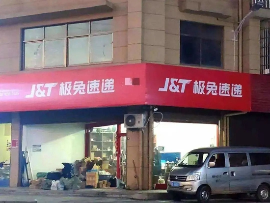 中国快递卷了15年:死死困住了一个50岁的老快递员
