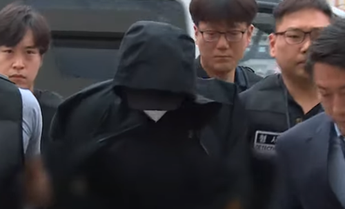 韩国老哥200米高空强开飞机舱门:类似的狠人还真不少!