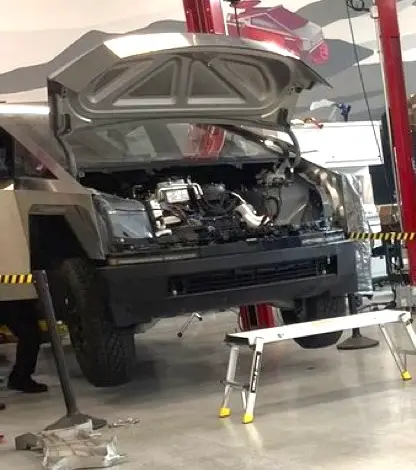 特斯拉Cybertruck被伪装成福特F-150 经典元素上车