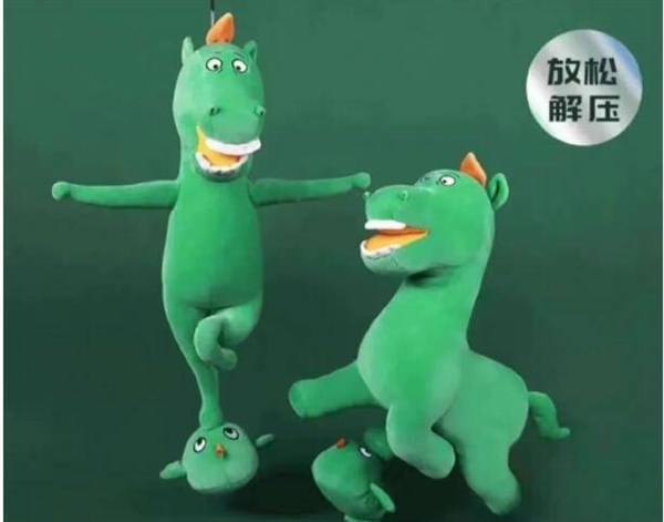 近百万网友围观 年轻人为丑东西有多上头:实乃破圈儿神器