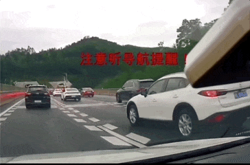 AI重新定义导航！弯道会车无灯路口提前预警 网友：高德成精了！