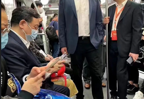 马斯克真应该见见王传福