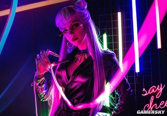 俄妹COS《巫师3》希里 颜值精致身材加姣好