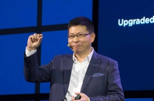 余承东业余时间还得给华为当客服？看看他同事怎么说