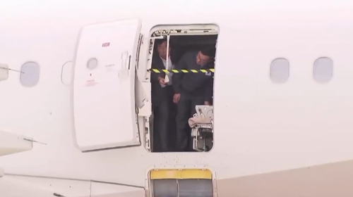 韩国老哥200米高空强开飞机舱门:类似的狠人还真不少!