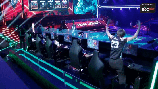 香槟开早了：《Dota2》选手提前一分钟起身庆祝后被翻盘