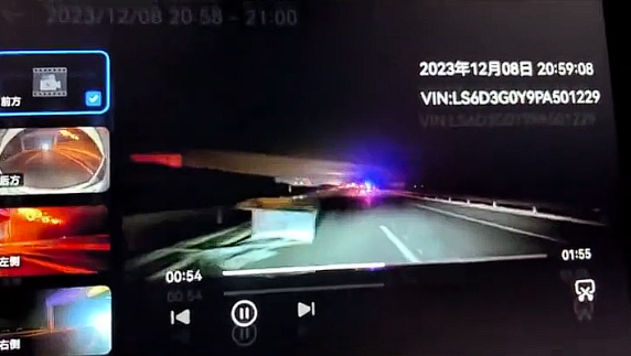 华为ADS极限救车！阿维塔11时速120km遇障碍物：识别避让一气呵成