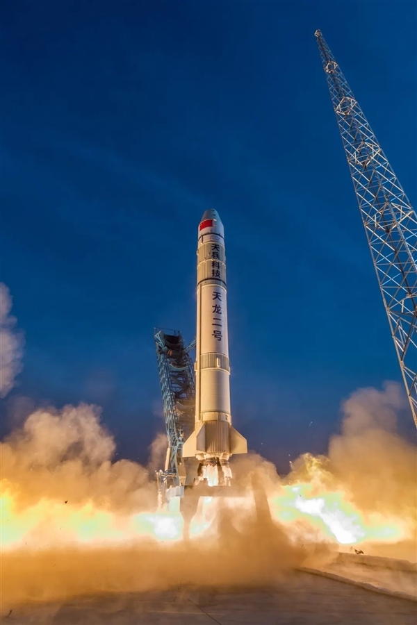 中国民营天龙二号液体火箭首飞成功:入轨精度全球领先!