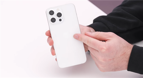 口碑血崩！苹果还敢备货一亿台？只因iPhone 15这技术领先安卓一年