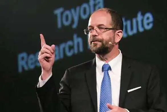 丰田高管再轰电动车:推广越快 司机越爱油车!