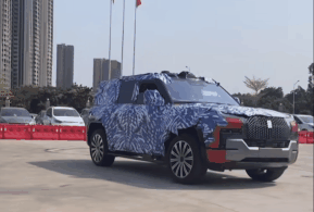 比亚迪百万豪车！实拍仰望U8原地掉头：这圈儿真圆