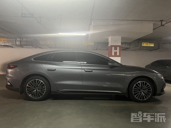“高端家用车”?比亚迪汉DM-i试驾 极致的油耗和空间