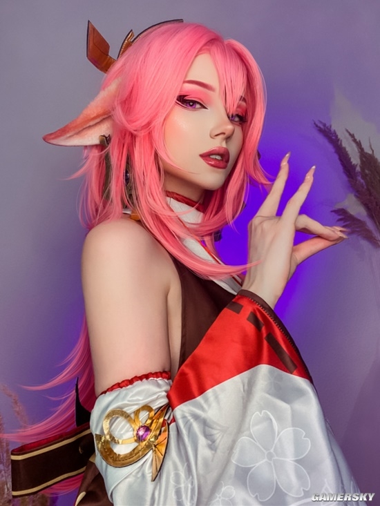 COSPLAY图赏：俄妹COS《原神》八重神子 光腿狐狸媚眼如丝