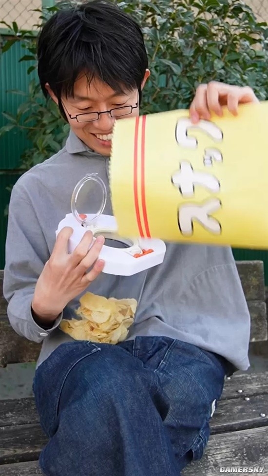 日本网友发明“零食慢吃机”:强行减慢你吃东西的速度