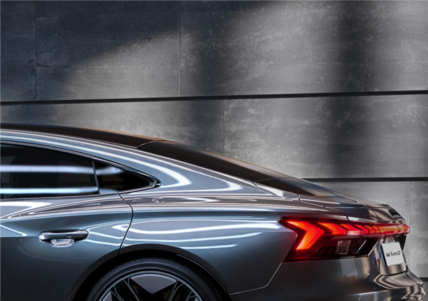 豪车玩不转纯电？奥迪RS e-tron GT狂降22万：老车主可获补贴