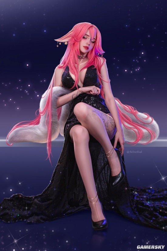 COSPLAY图赏：俄妹COS《原神》八重神子 光腿狐狸媚眼如丝