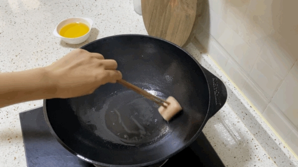 铁锅“”开锅“”有科学依据吗?为什么厂家不帮忙弄好?
