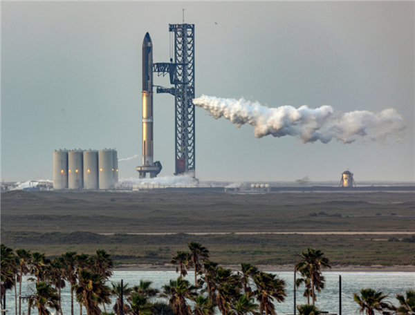 SpaceX星舰静态点火喜忧参半：4台发动机提前关机