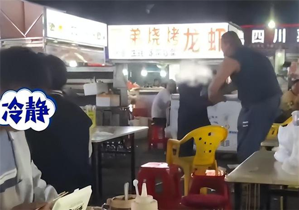 21人合买 中2574万彩票摊主已转让摊位：4万就转手 