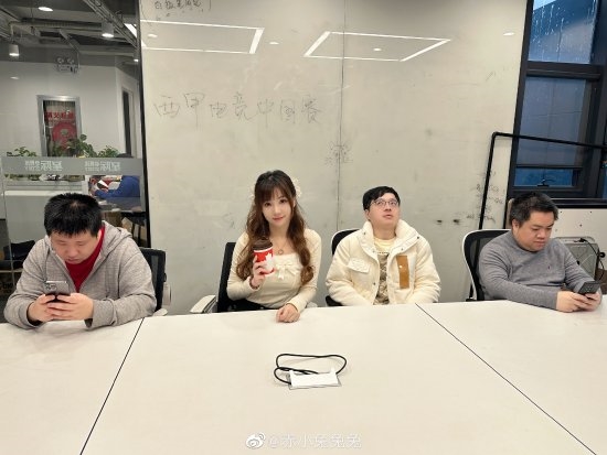 《星际争霸2》世界冠军李培楠回国:黄旭东等为其接风