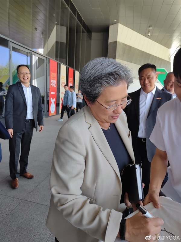 AMD 4nm Zen4两款新U连曝:35W掀翻45W Zen3+