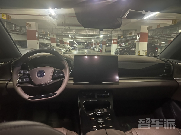 “高端家用车”?比亚迪汉DM-i试驾 极致的油耗和空间