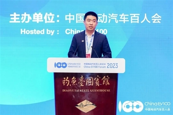 李想公布“2025年新能源五大常任理事品牌”其中三席：比亚迪、特斯拉和华为