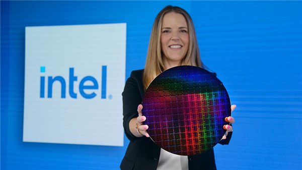Intel下代至强急冲冲上64核心!320MB三级缓存暴涨1.84倍
