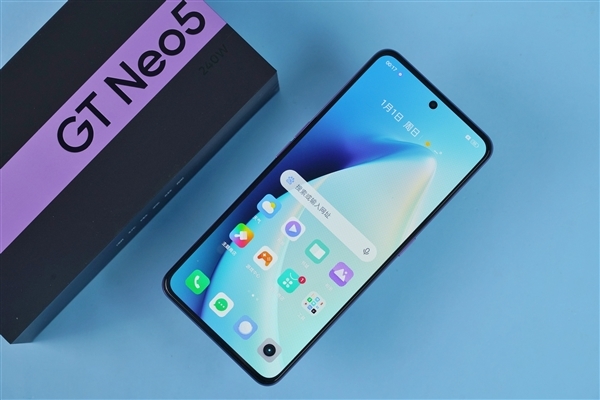 清晰度和功耗完美平衡!真我GT Neo5系列宣布告别1080P:普及1.5K屏