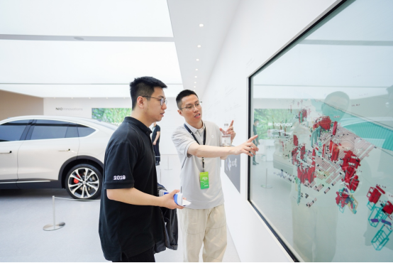 秒变私人影院!蔚来上海车展亮出三大黑科技:护城河越挖越深