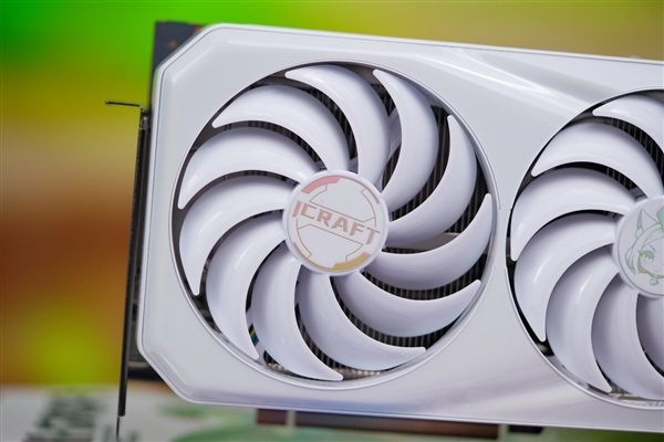 通体白色高颜值!铭瑄RTX 4070 iCraft OS12G瑷珈显卡图赏