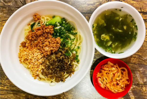 火锅里咬起来咯吱咯吱的“贡菜”:究竟是什么?