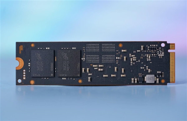 狂飙14500MB/s！英睿达T705 PCIe 5.0 SSD图赏