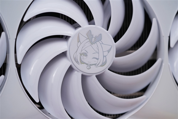 通体白色高颜值!铭瑄RTX 4070 iCraft OS12G瑷珈显卡图赏