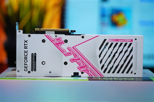 高颜值波普风！七彩虹RTX 4060 Ti Ultra W OC显卡图赏