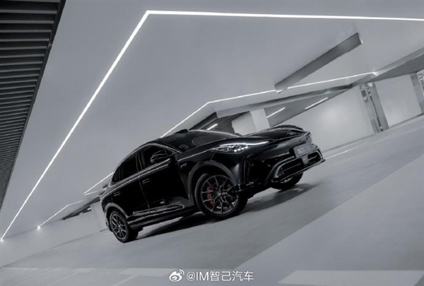 内饰外观全部黑化！智己LS6新车型发布：运动感拉满