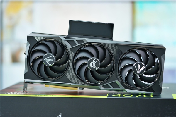独特磁吸智屏！七彩虹iGame RTX 4070 Vulcan OC显卡图赏