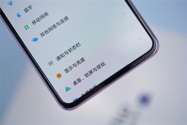 3英寸最大外屏!小折叠vivo X Flip图赏