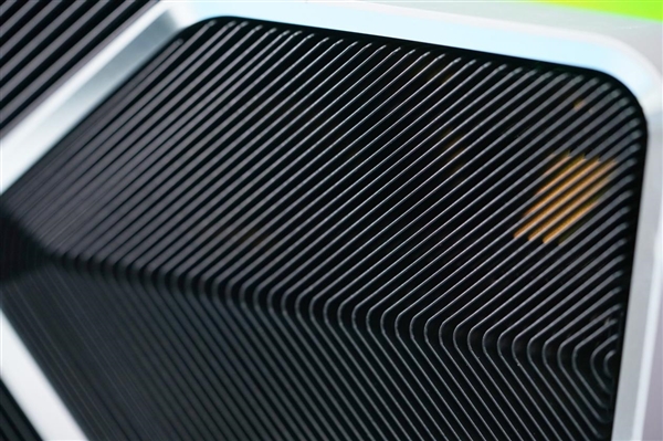 3199元游戏新神器!RTX 4060 Ti图赏