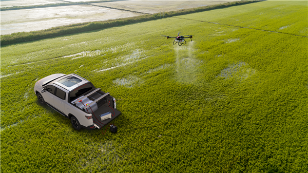 “农用车”吉利雷达RD6纯电皮卡科创版上市：飞无人机打农药更方便了