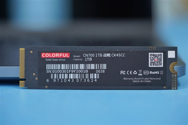国产主控闪存、满血PCIe 4.0!七彩虹战戟CN700 1TB SSD图赏