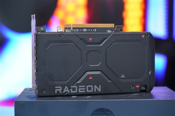硬刚RTX 4060 Ti！AMD RX 7600图赏