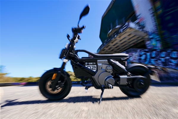 续航90公里 宝马发布全新电动摩托车CE 02：最高车速95km/h