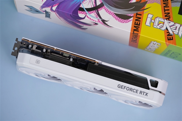 通体白色高颜值!铭瑄RTX 4070 iCraft OS12G瑷珈显卡图赏