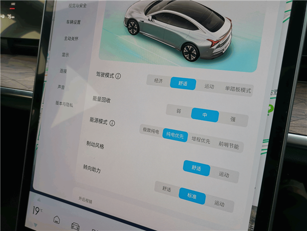 上班一周不用充电 比油车少花70元!哪吒S用车成本秒杀燃油车
