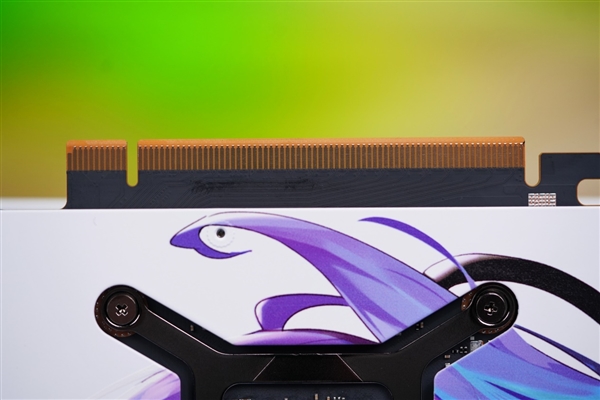 通体白色高颜值!铭瑄RTX 4070 iCraft OS12G瑷珈显卡图赏