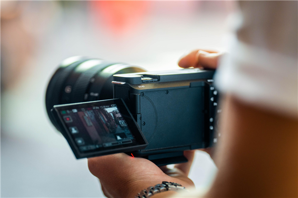世界最小、最轻全画幅vlog相机 索尼ZV-E1发布:15499元起